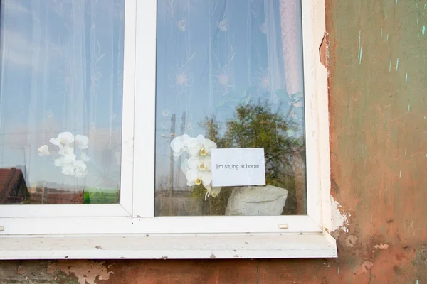 Hause Sitzend Das Von Hand Geschriebene Wort Englisch Das Fenster — Stockfoto