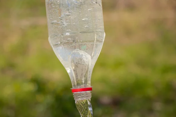 Water Pouring Plastic Bottle Blurred Green Background Street — Stock Photo, Image