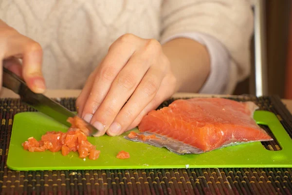 Female Hand Cut Salmon Salad Green Board Kitchen — Stock Photo, Image