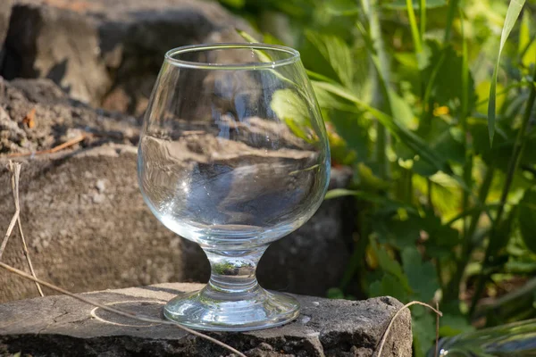 Tom Genomskinlig Glasbägare Står Marken — Stockfoto