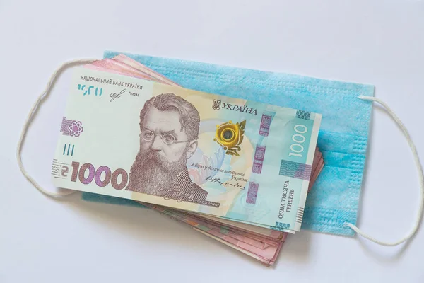 Cash Dollars Hryvnias Een Medisch Masker — Stockfoto