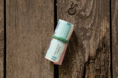 İzole edilmiş bir arkaplanda bir paket Ukrayna Hryvnia