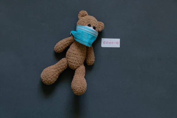 Baby Bruine Teddybeer Medisch Masker Tijdens Een Pandemie — Stockfoto