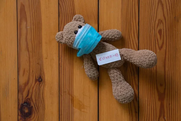 Baby Bruine Teddybeer Medisch Masker Tijdens Een Pandemie — Stockfoto