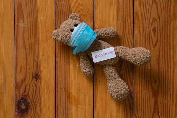 Baby Bruine Teddybeer Medisch Masker Tijdens Een Pandemie — Stockfoto