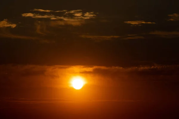 Fundo do céu da noite ao pôr do sol na Ucrânia — Fotografia de Stock