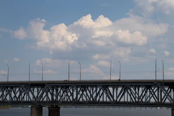 Διώροφη Γέφυρα Πάνω Από Τον Ποταμό Δνείπερου Σιδηρόδρομο Και Αυτοκίνητο — Φωτογραφία Αρχείου
