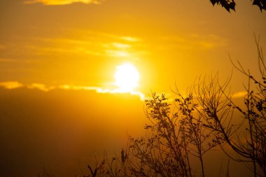 Akşam Ukrayna 'da Dinyeper nehrinde gün batımı