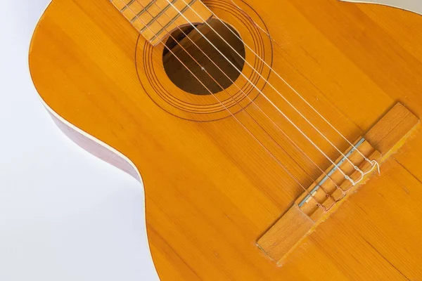 Gitarre Auf Weißem Hintergrund Nahaufnahme — Stockfoto