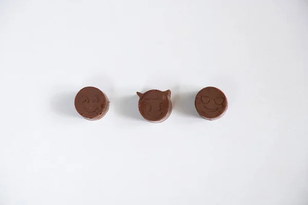 Chocolate Caseiro Sorrisos Forma Sorrisos Fundo Isolado — Fotografia de Stock