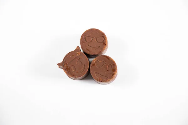 Chocolate Caseiro Sorrisos Forma Sorrisos Fundo Isolado — Fotografia de Stock