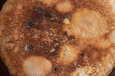 Kahvaltıda kızarmış krep.