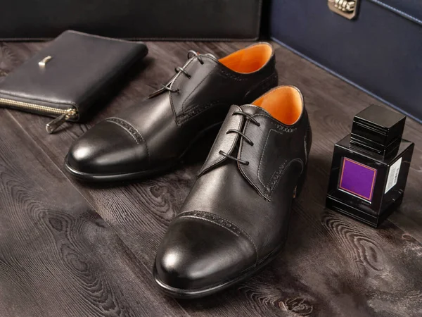 Sapatos Couro Preto Clássico Dos Homens Com Forro Laranja Nas — Fotografia de Stock