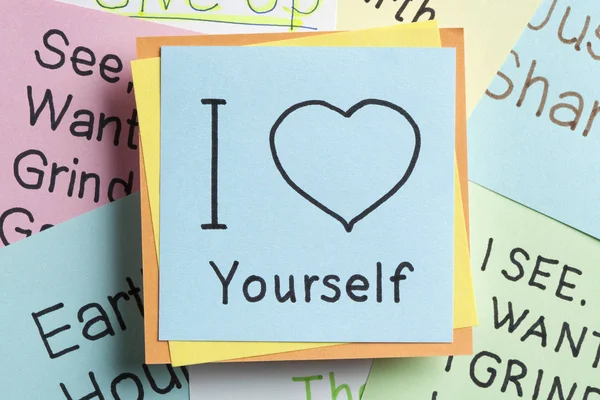 I Love Yourself écrit sur une note — Photo