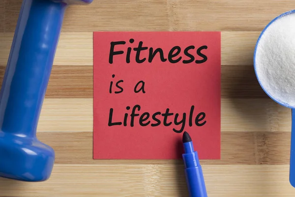 Fitness est un style de vie écrit sur la note — Photo