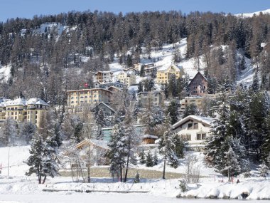 Kış aylarında Saint Moritz Köyü