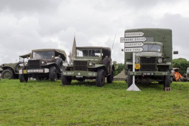 D-day yıldönümü kutlamaları sırasında askeri kamp yineleme 