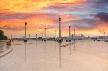 Sütunlar Ambedkar Parkı 'nda filleri gösteriyor.