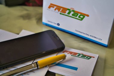Hızlı Etiket ile diğer uygulama formları ile hızlı etiket, para birimi notları ve bir cep telefonu