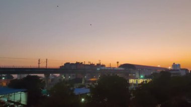 Metro İstasyonu 'ndan kalkan metro treni.