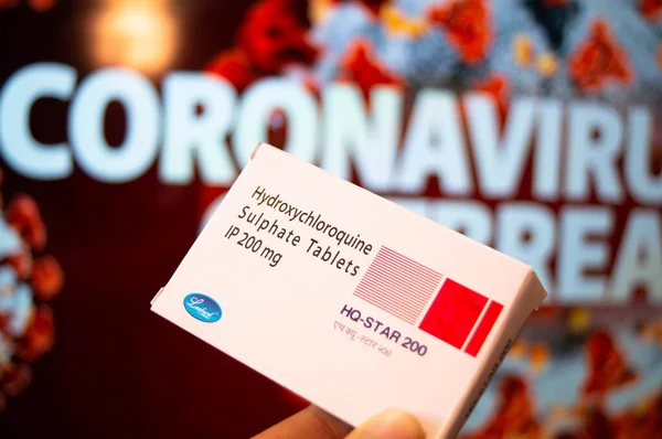 Hydroxychloroquine Sulphate tablets with coronavirus written in background — Stock Photo, Image
