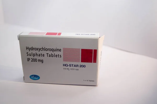 A box of hyroxychloroquine tablets on a prescription paper — Stock Photo, Image