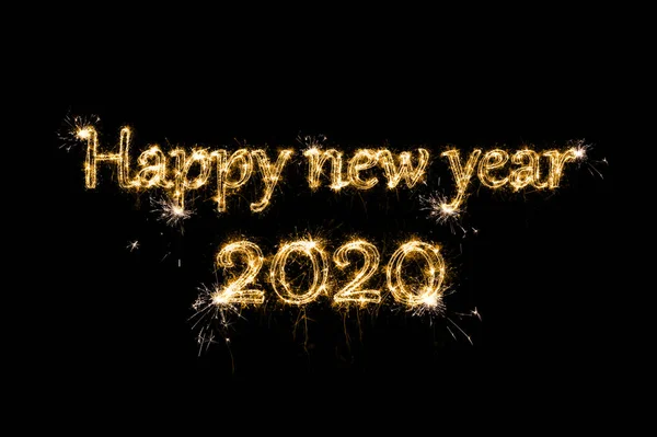 Mutlu yıllar 2020. Yeni yılın kutlu olsun 2020 yazılı, siyah arka planda izole havai fişekler. Yeni yıl şablonu, Çince yeni yıl tebrik kartı