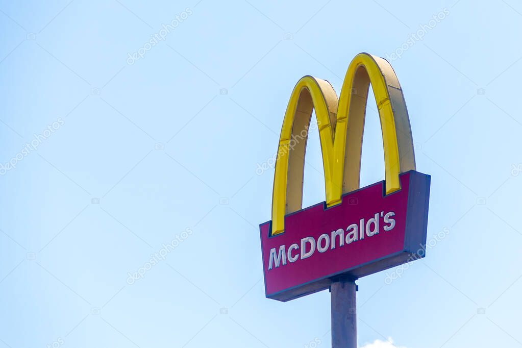 November 17, 2019, Paraguay. In this photo illustration the McDonald's logo. It is a worldwide network of fast food restaurants present in 119 countries through 37,000 points of sale.
