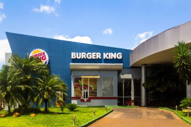 17 Kasım 2019, Paraguay. Bu resimde Burger King (Bk) logosu var. Amerika Birleşik Devletleri 'nde kurulan bir fast food zinciri.