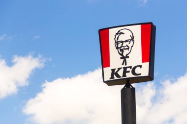 17 Kasım 2019, Paraguay. Bu resimde Kentucky Fried Chicken (Kfc) logosu var. 136 'dan fazla ülkede hazır bulunan bir fast food restoranı ağıdır.