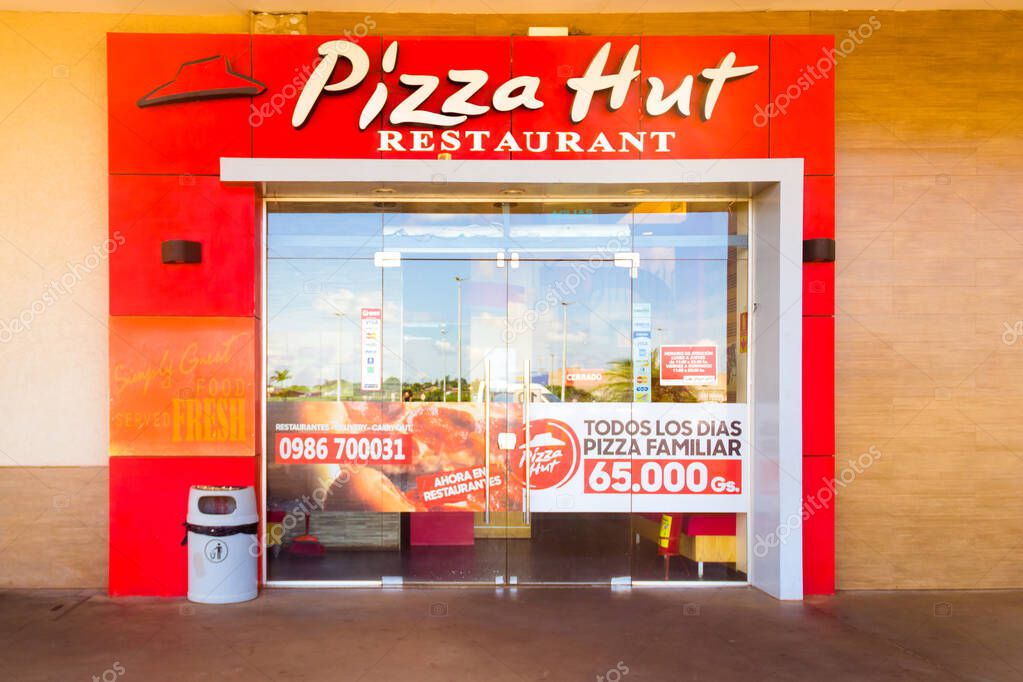 November 17, 2019, Paraguay. In this photo illustration the Pizza Hut logo. Is a network of restaurants and franchises specializing in pizza and pasta present in over 130 countries.