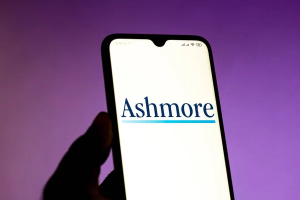 5 dicembre 2019, Brasile. In questa immagine il logo del gruppo Ashmore viene visualizzato su uno smartphone — Foto Stock