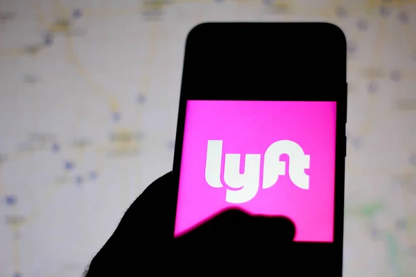 11 Desember 2019. Dalam gambar foto ini logo Lyft terlihat ditampilkan pada smartphone — Stok Foto