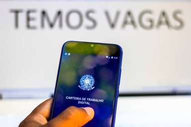 24 Aralık 2019, Brezilya. Bu resimde Carteira de Trabalho Dijital uygulama logosu bir akıllı telefonda gösterilir.