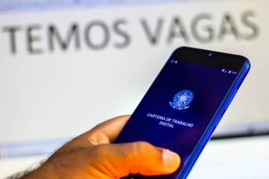 24 Aralık 2019, Brezilya. Bu resimde Carteira de Trabalho Dijital uygulama logosu bir akıllı telefonda gösterilir.