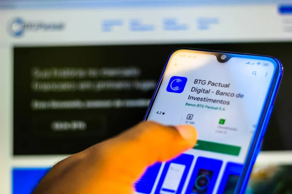 December 24, 2019, Brazil. In this photo illustration the BTG Pactual app logo is displayed on a smartphone — Stock Photo, Image