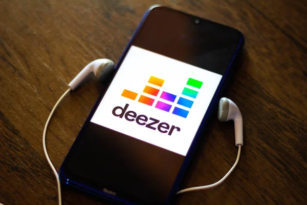 30 Δεκεμβρίου 2019, Βραζιλία. Σε αυτή την εικόνα φωτογραφία το λογότυπο Deezer εμφανίζεται σε ένα smartphone — Φωτογραφία Αρχείου
