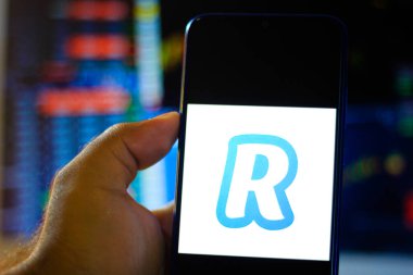 30 Aralık 2019, Brezilya. Bu resimde Revolut logosu akıllı telefondan gösteriliyor.