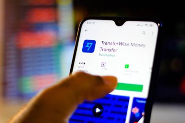 30 Aralık 2019, Brezilya. Bu resimde Transferwise logo uygulaması akıllı bir telefondan görüntülenir