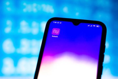14 Ocak 2020, Brezilya. Bu resimde Nubank logo uygulaması akıllı bir telefondan görüntülenir