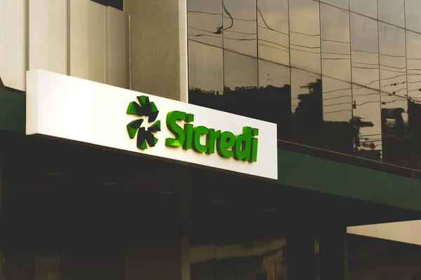 8. januar 2020, Brasilien. På dette foto illustration facaden af det kooperative kreditsystem (Sicredi) i byen Sao Joao, Parana. - Stock-foto