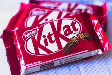 10 Ocak 2020, Brezilya. Kit Kat çikolatası. Uluslararası Nestle tarafından yaratılmış bir çikolata markası.