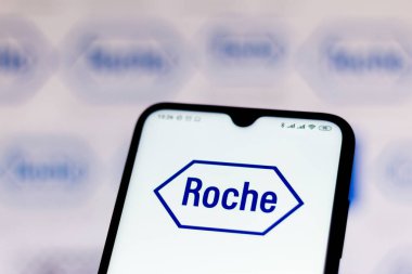 15 Şubat 2020, Brezilya. Bu resimde Roche 'un web sitesi akıllı telefondan gösteriliyor.