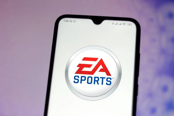 18 de fevereiro de 2020, Brasil. Nesta foto ilustração, o aplicativo do logotipo da EA Sports é visto exibido em um smartphone — Fotografia de Stock