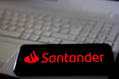 18 Şubat 2020, Brezilya. Bu resimde Santander logo uygulaması akıllı telefondan görüntülenir