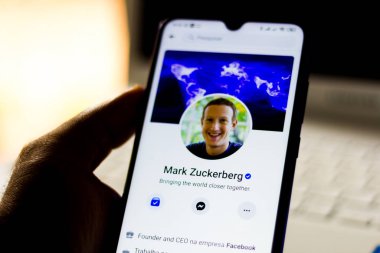 24 Şubat 2020, Brezilya. Bu resimde, akıllı telefondan görüntülenen Facebook kurucusu Mark Zuckerberg 'in profili.