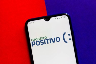 28 Mart 2020, Brezilya. Bu resimde Kadastro Pozitivo logosu akıllı telefondan gösteriliyor..