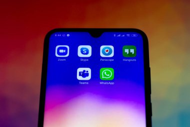 31 Mart 2020, Brezilya. Bu foto illüstrasyon sosyal ağlarında (Zoom, Skype, Periscope, Hangouts, Takımlar ve WhatsApp) akıllı telefondan gösteriliyor.