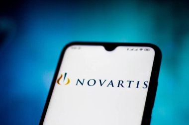 31 Mart 2020, Brezilya. Bu resimde Novartis logosu akıllı bir telefondan gösteriliyor..