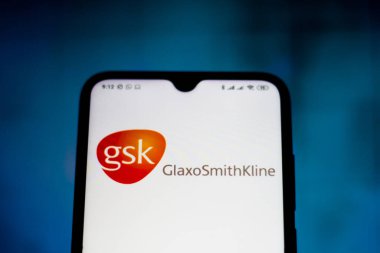 31 Mart 2020, Brezilya. Bu resimde GlaxoSmithKline (GSK) logosu bir akıllı telefonda görüntülenir.